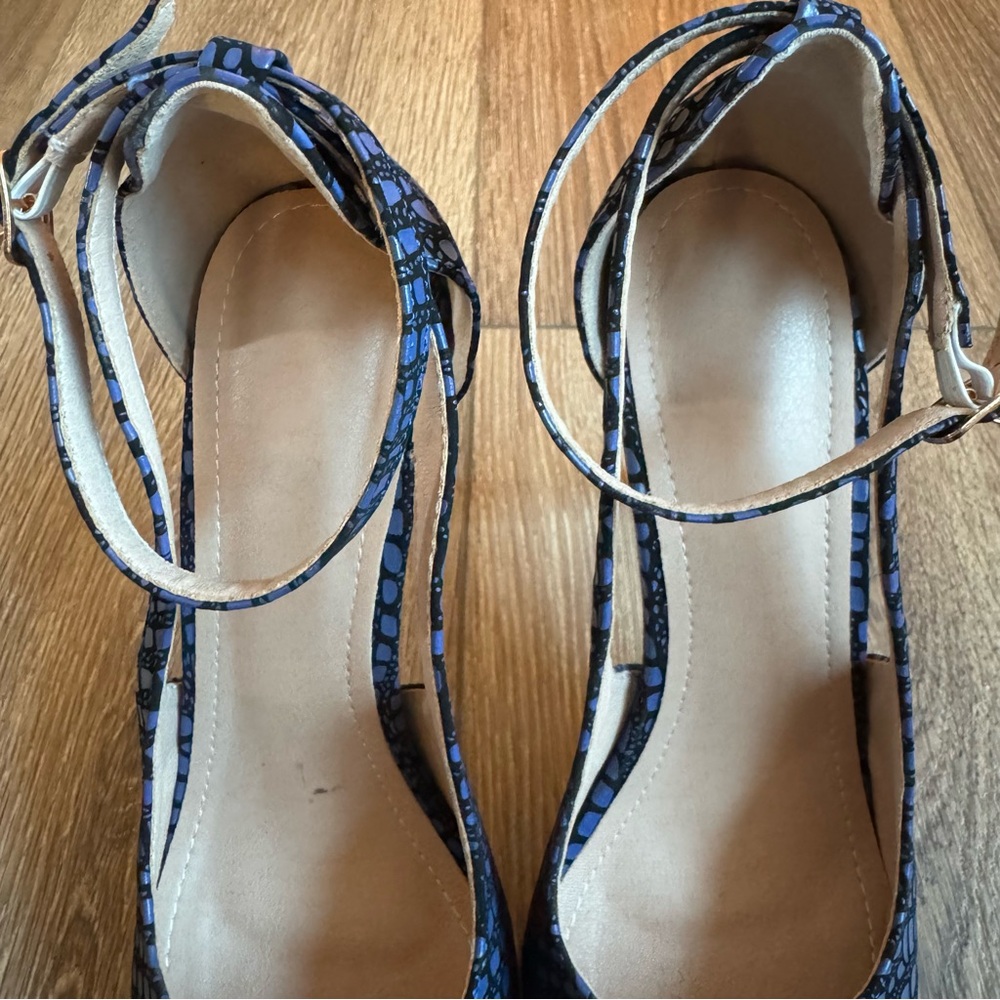Pointed Toe Blue Crocodile Patterned Stiletto Pumps, Ankle Strap Heels - Picture 4 of 7